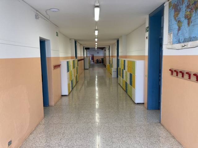 La primaria di Boccaleone si rifà il look: ritinteggiate 14 aule, servizi e corridoi