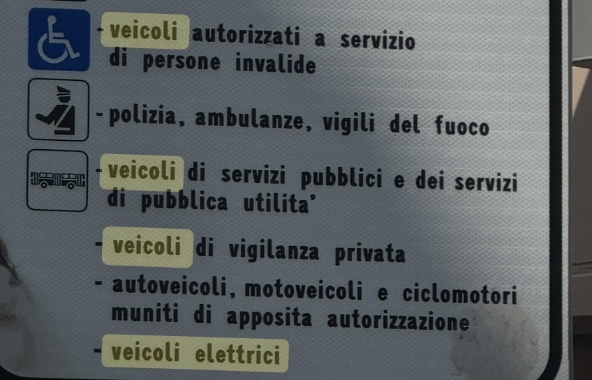 Entra nella Ztl con mezzo elettrico e pass disabili e prende sei multe: «Il cartello non è chiaro»