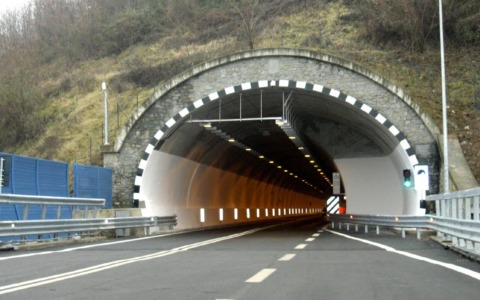 Lavori in corso per la nuova linea elettrica interrata a Pradalunga, Nembro e Villa di Serio. Cambia la viabilità