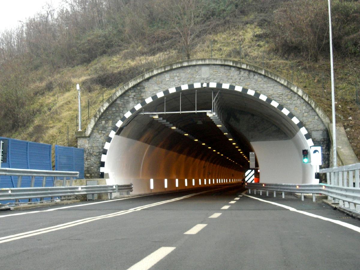 Lavori in corso per la nuova linea elettrica interrata a Pradalunga, Nembro e Villa di Serio. Cambia la viabilità