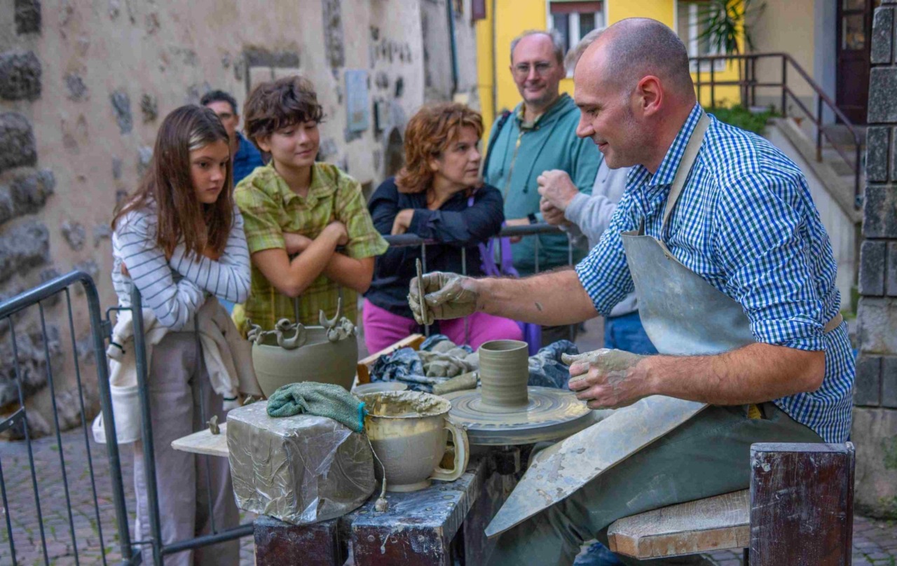 Lovere diventa un percorso d’arte tra acqua e vento