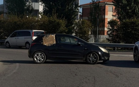 Folle inseguimento tra le vie di Romano: fugge all’alt e rischia di investire un gruppo di ciclisti