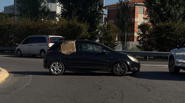 Folle inseguimento tra le vie di Romano: fugge all’alt e rischia di investire un gruppo di ciclisti