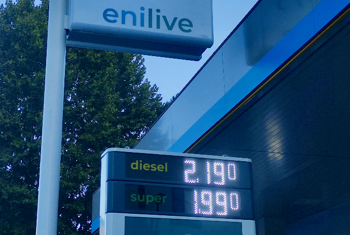Sconti ai distributori Eni, Ip e Q8: anche a Bergamo si è scatenata la corsa al pieno