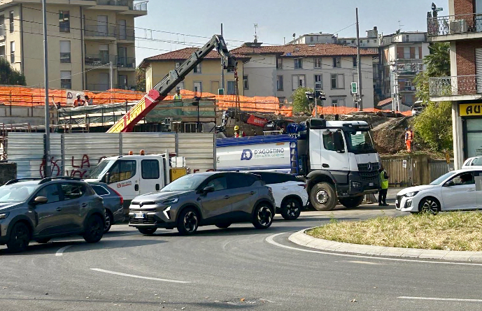Cantieri ferroviari a Bergamo, guarda caso adesso sono arrivati gli operai…