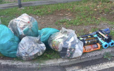 Pochi cestini e rifiuti abbandonati a Nembro, le polemiche corrono sui social