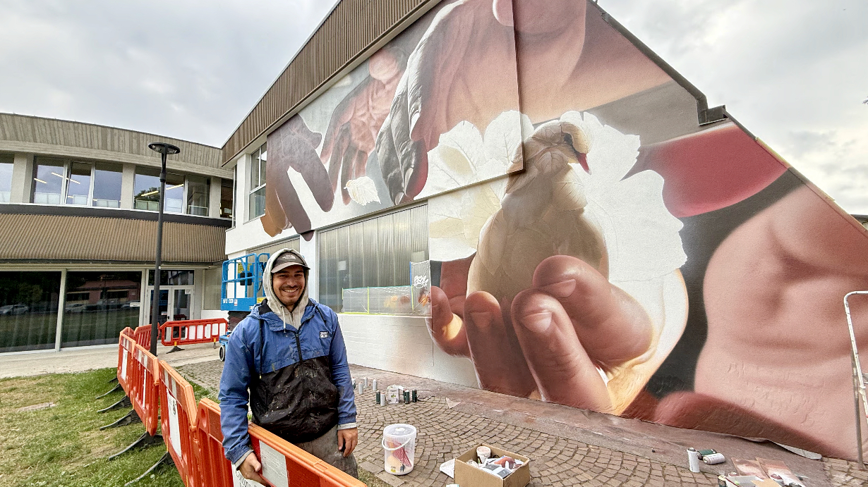 A Mozzo si respira la Pace: inaugurati il murale alla scuola Brolis e il nuovo nome del parco della Quisa