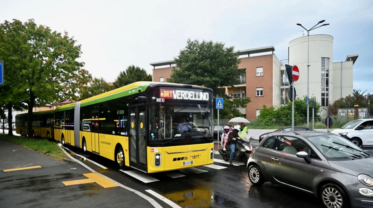 Un correttivo dopo l’altro, Atb e Comune stanno smontando la linea e-Brt…