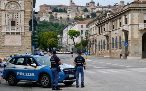 Lite in casa, poi il coltello: 24enne tenta di uccidere il padre e finisce in carcere
