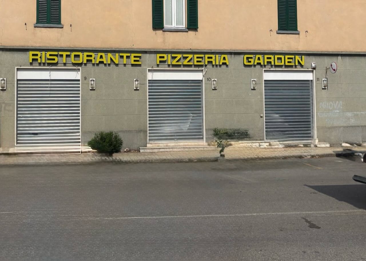 Ritrovata l’insegna del ristorante Garden, rubata nella notte tra sabato e domenica