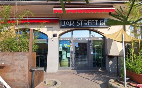 Si presentano nel suo locale per rubargli l’incasso: picchiato il titolare di un bar di Cologno