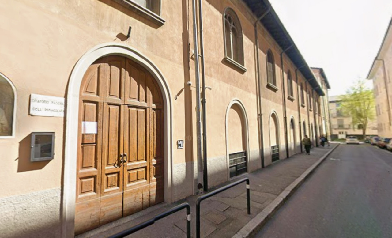 Furto nella notte nella sede dell’Asd Nosari, all’oratorio dell’Immacolata di Bergamo: portati via computer e soldi