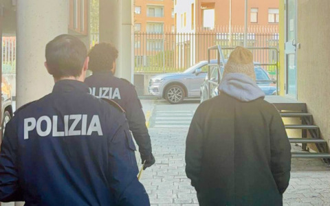 Rimpatriati due cittadini pakistani irregolari: uno è l’aggressore dell’edicolante di San Bartolomeo